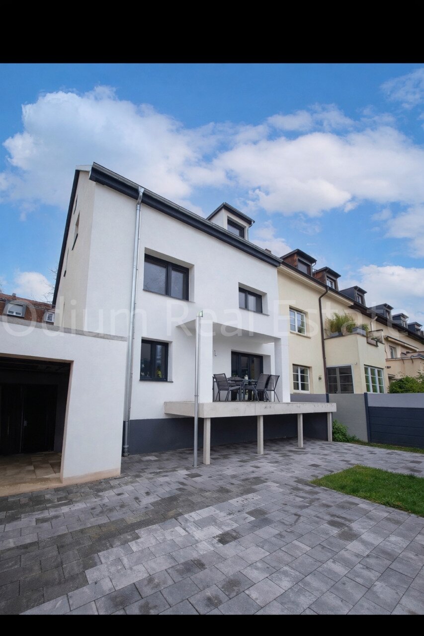 Modernisertes stylisches Reihenendhaus mit extra Bungalow 