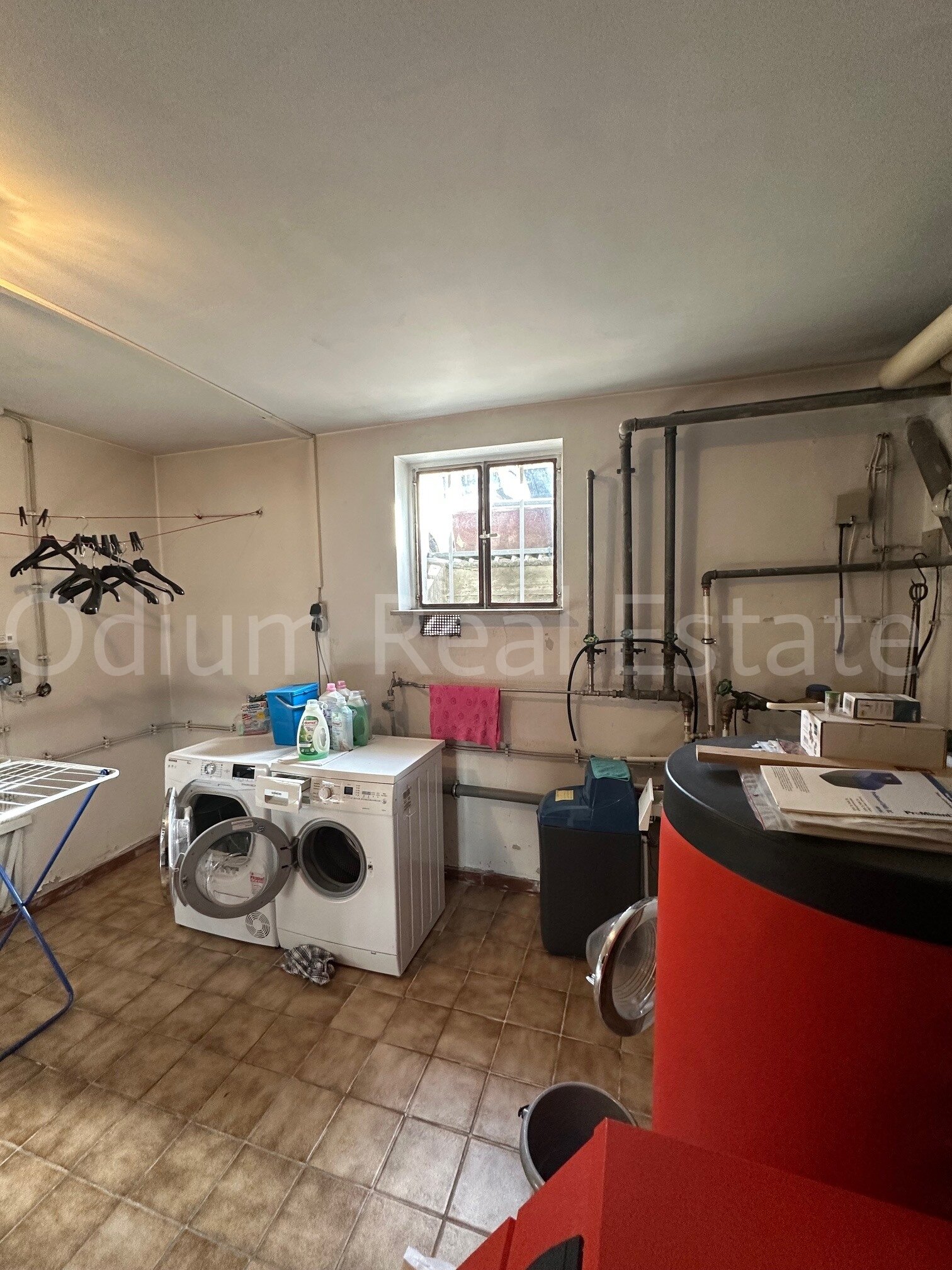 3-Familienhaus mit zwei sanierten Traumwohnungen an den Weinbergen