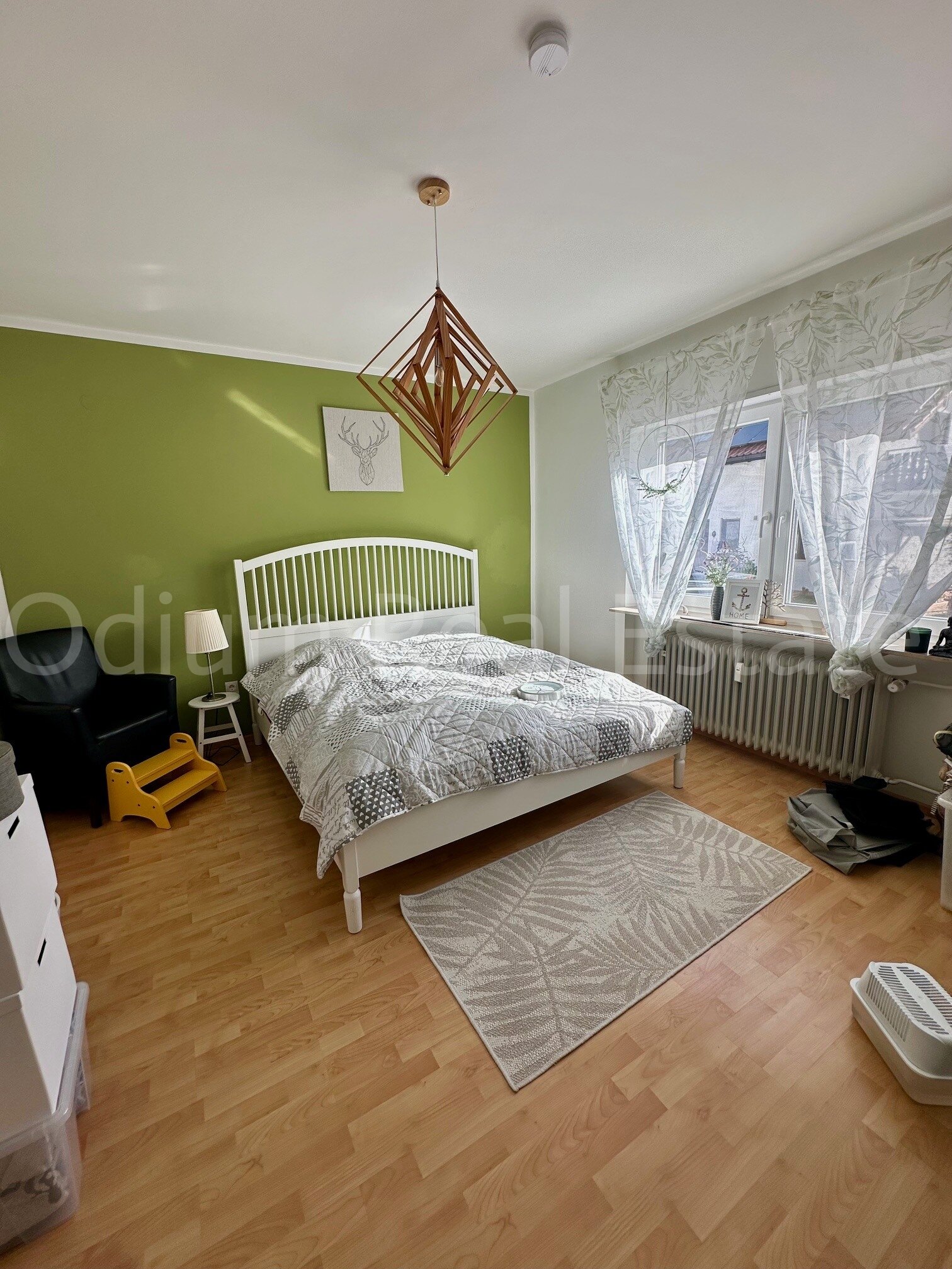 3-Familienhaus mit zwei sanierten Traumwohnungen an den Weinbergen