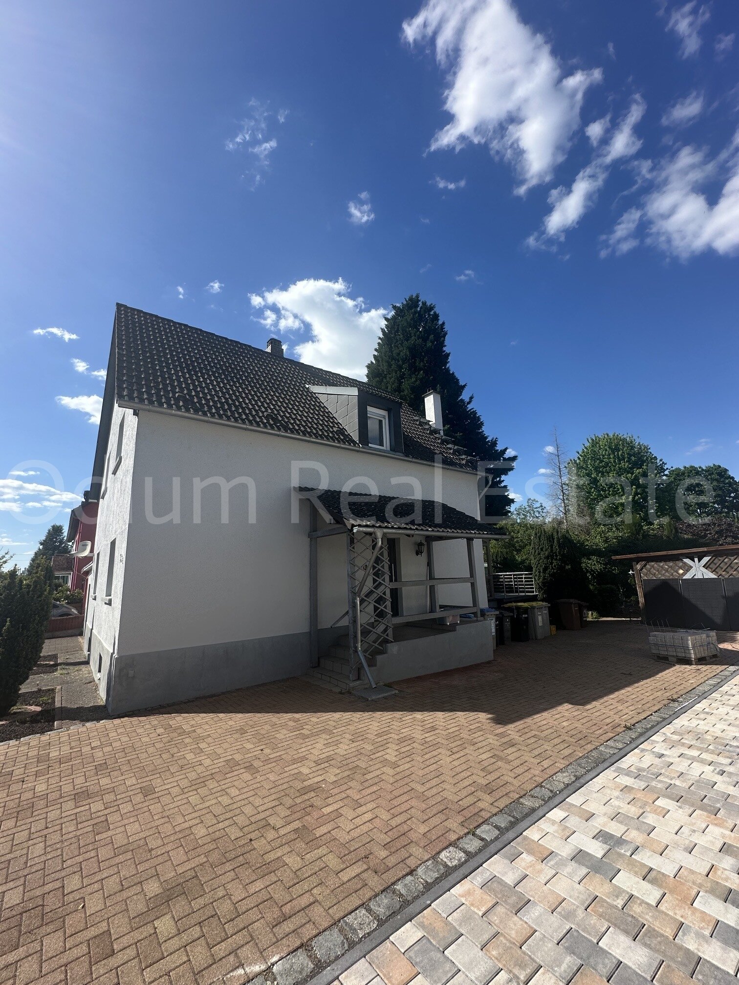 Einfamilienhaus mit großem Grundstück und mediterranem Flair
