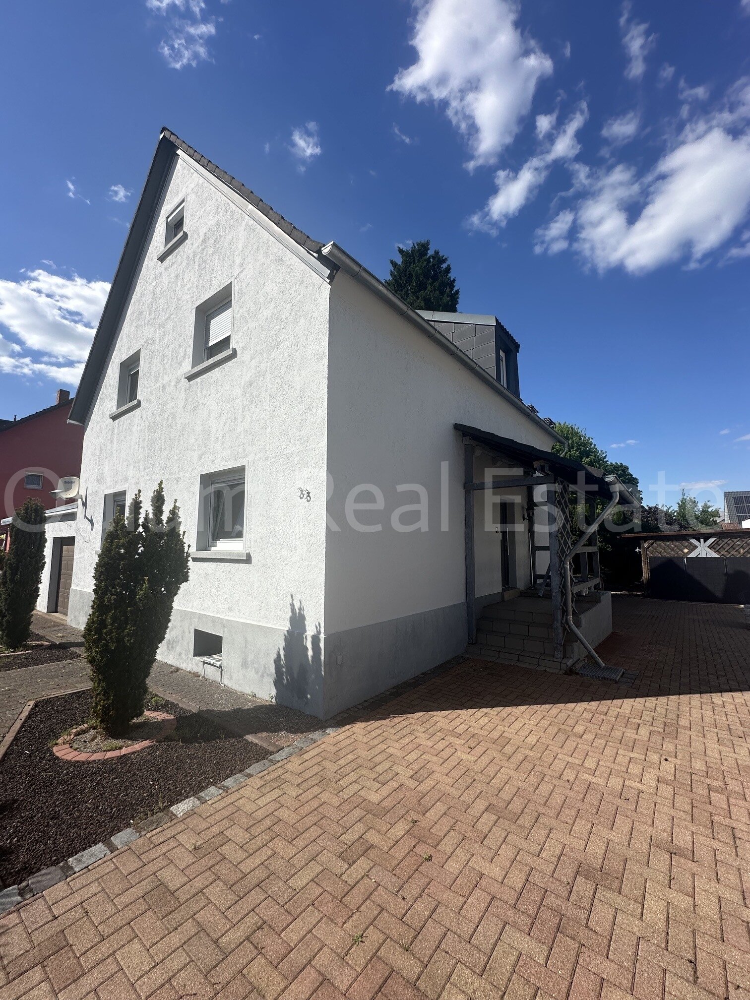 Einfamilienhaus mit großem Grundstück und mediterranem Flair