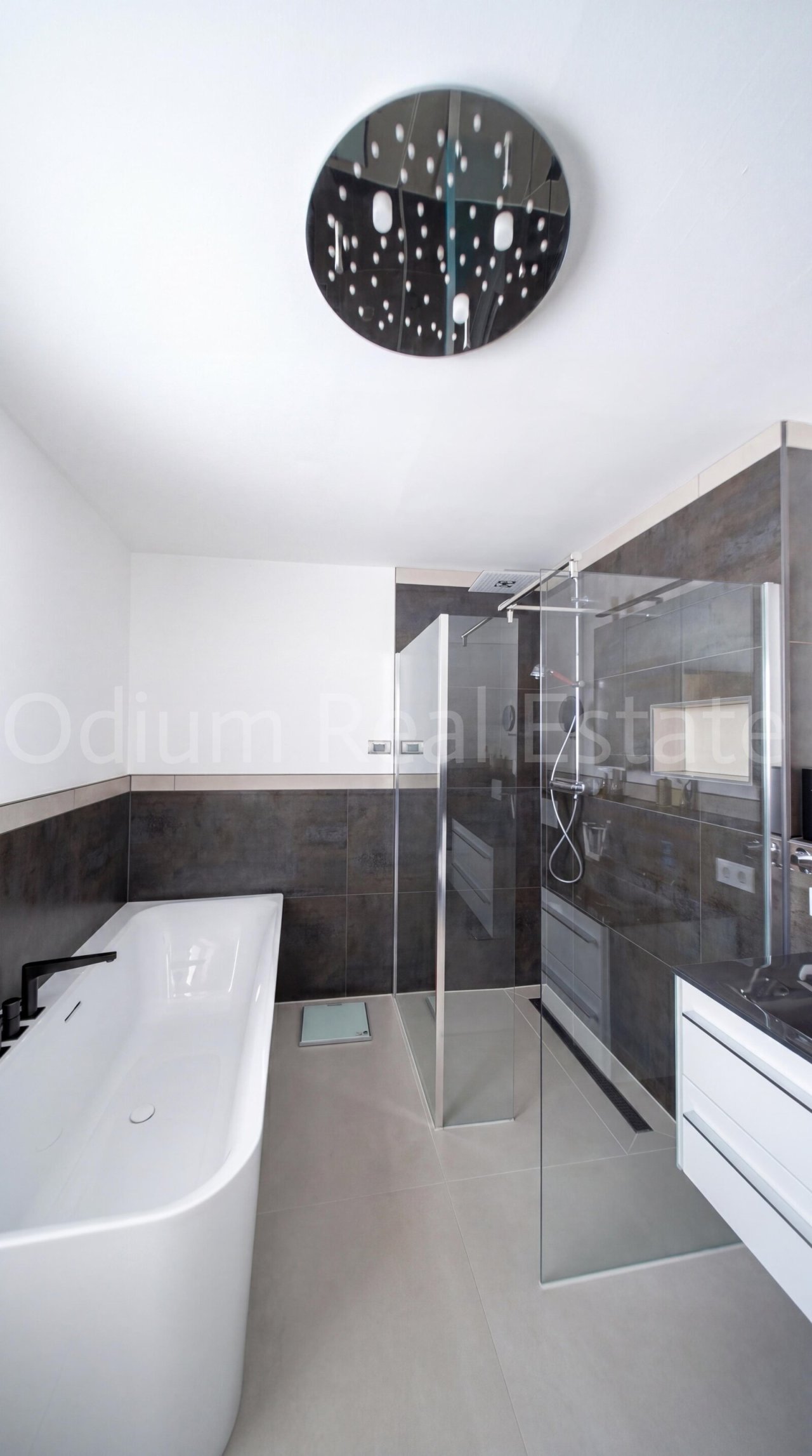 a14156de-5af9-43e1-a407-23ceec040f07