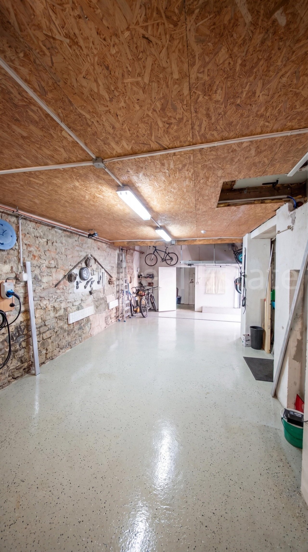 b8f924ad-4e9d-4a59-a0f3-c76739502a4e